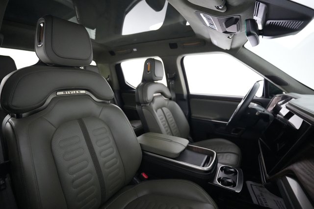 2023 Rivian R1T — photo 18 of 26