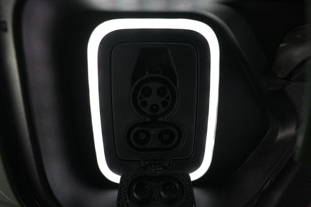2023 Rivian R1T — photo 8 of 26