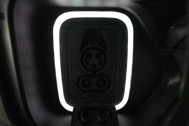 2023 Rivian R1T — photo 8 of 26