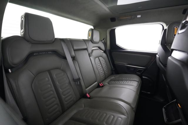 2023 Rivian R1T — photo 4 of 26