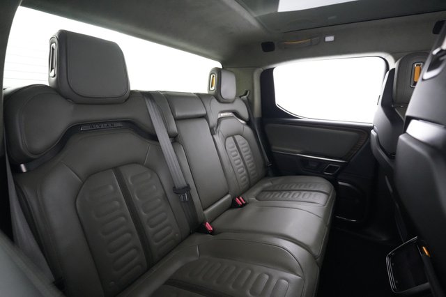 2023 Rivian R1T — photo 4 of 26
