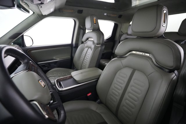 2023 Rivian R1T — photo 3 of 26