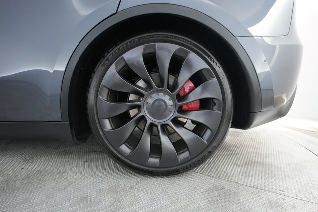 2023 Tesla Model Y — photo 7 of 21