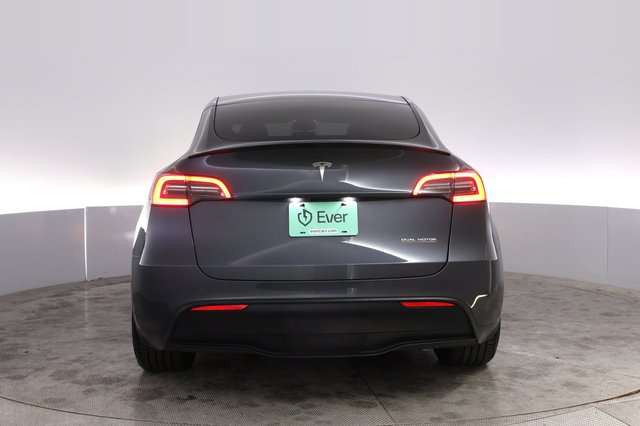 2023 Tesla Model Y — photo 12 of 21