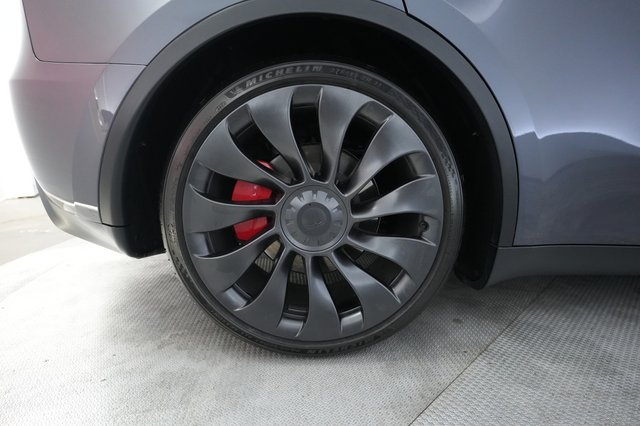2023 Tesla Model Y — photo 17 of 21