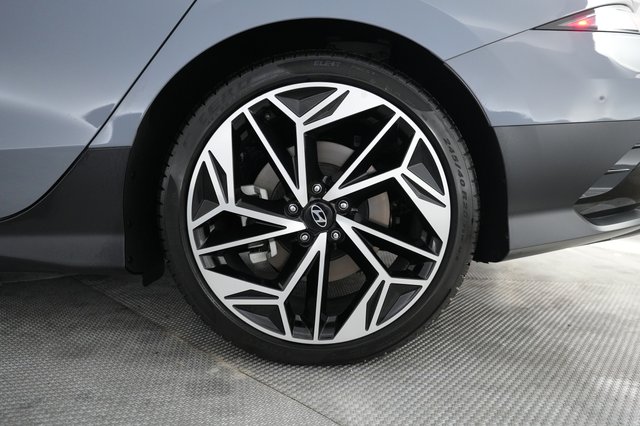 2023 Hyundai IONIQ 6 — photo 7 of 26