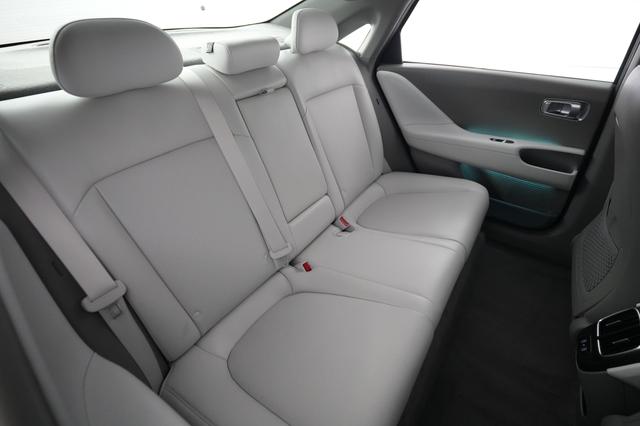 2023 Hyundai IONIQ 6 — photo 4 of 26