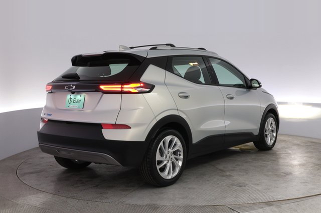 2023 Chevrolet Bolt EUV — photo 2 of 24