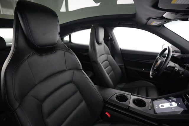 2023 Porsche Taycan — photo 18 of 22