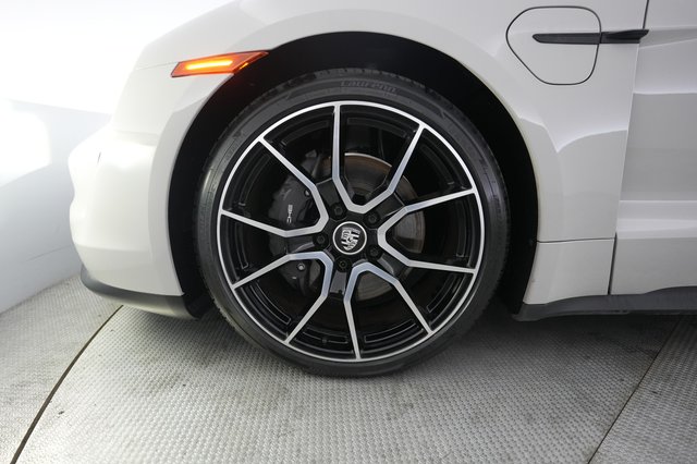 2023 Porsche Taycan — photo 15 of 22