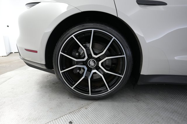2023 Porsche Taycan — photo 16 of 22