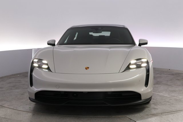 2023 Porsche Taycan — photo 9 of 22