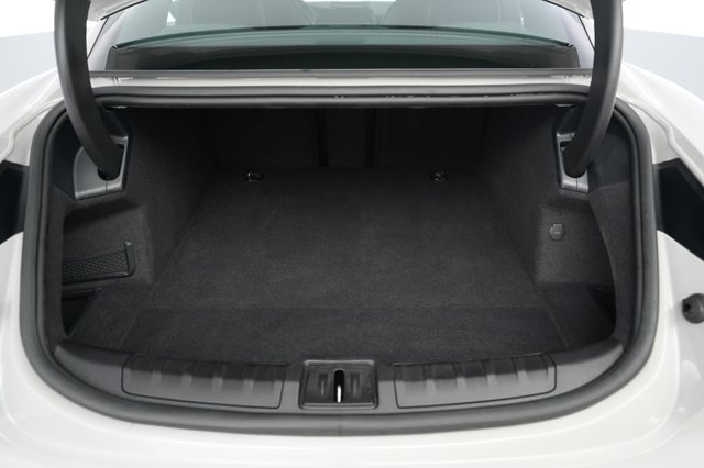 2023 Porsche Taycan — photo 6 of 22