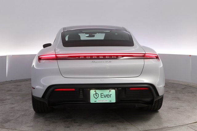 2023 Porsche Taycan — photo 12 of 22