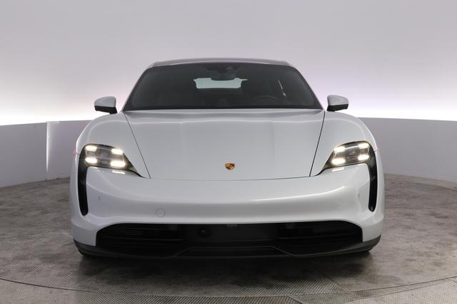 2023 Porsche Taycan — photo 9 of 22