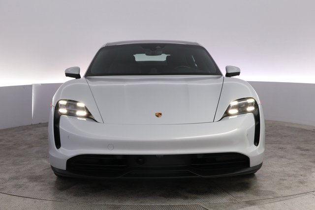 2023 Porsche Taycan — photo 9 of 22