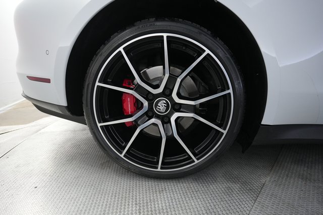 2023 Porsche Taycan — photo 17 of 22