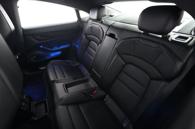 2023 Porsche Taycan — photo 19 of 22