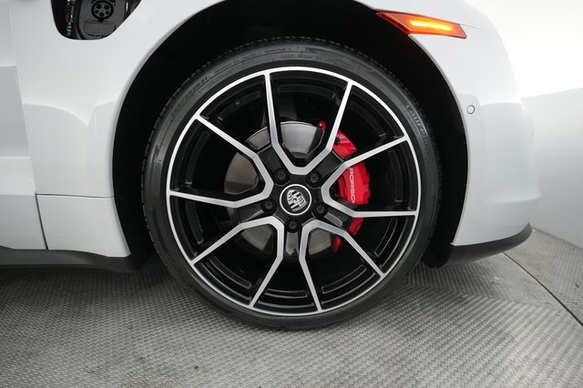2023 Porsche Taycan — photo 16 of 22