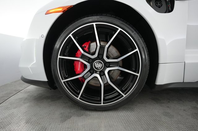 2023 Porsche Taycan — photo 15 of 22