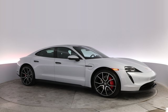 2023 Porsche Taycan — photo 11 of 22