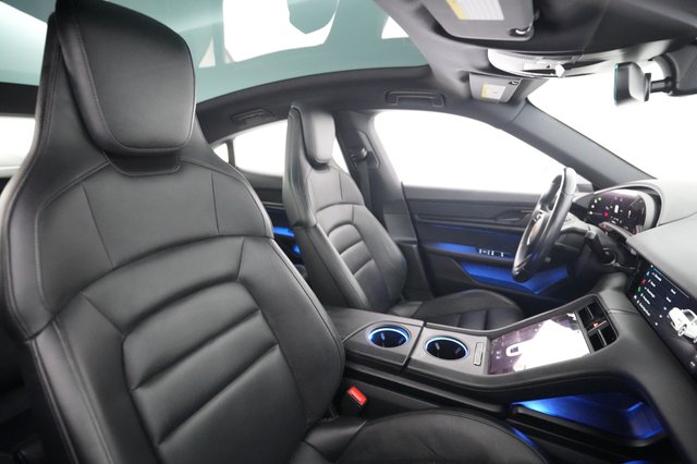 2023 Porsche Taycan — photo 18 of 22
