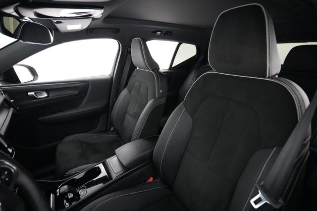 2023 Volvo XC40 Recharge — photo 3 of 22