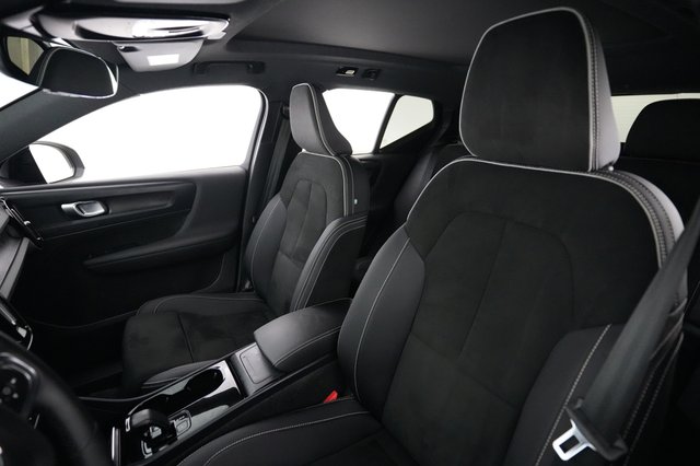 2023 Volvo XC40 Recharge — photo 3 of 22