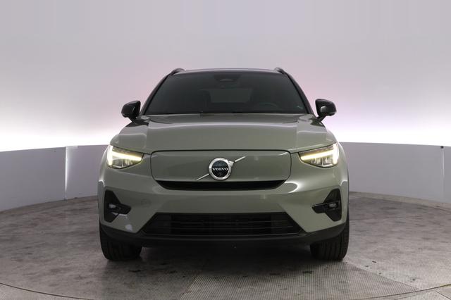 2023 Volvo XC40 Recharge — photo 9 of 22