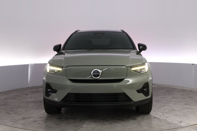 2023 Volvo XC40 Recharge — photo 9 of 22