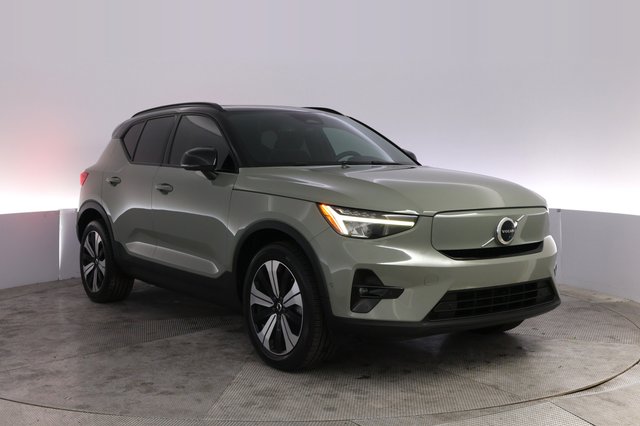 2023 Volvo XC40 Recharge — photo 10 of 22