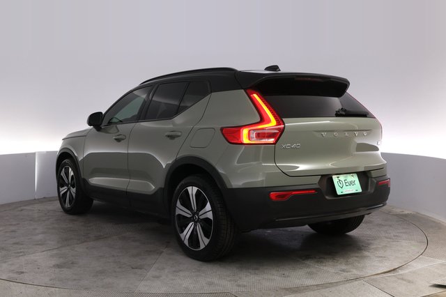 2023 Volvo XC40 Recharge — photo 13 of 22