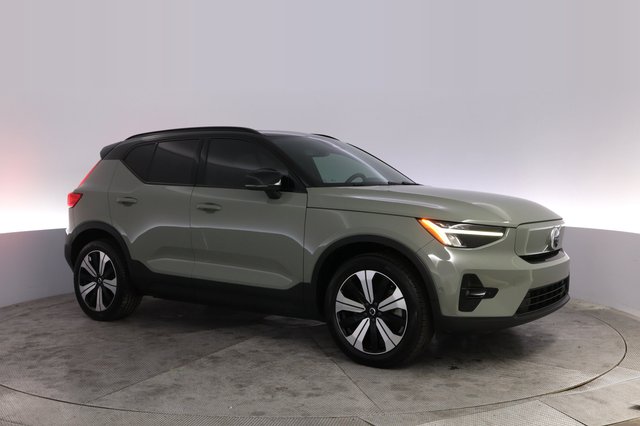 2023 Volvo XC40 Recharge — photo 11 of 22