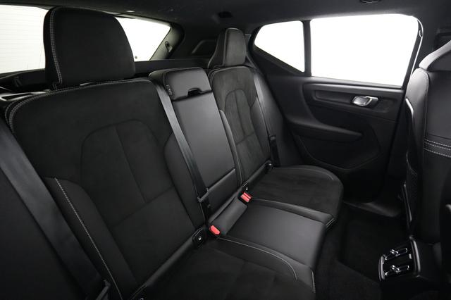 2023 Volvo XC40 Recharge — photo 4 of 22