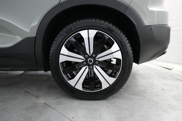 2023 Volvo XC40 Recharge — photo 7 of 22
