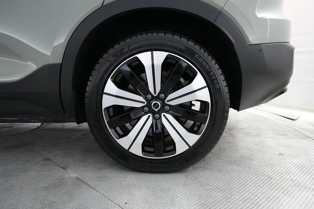 2023 Volvo XC40 Recharge — photo 7 of 22