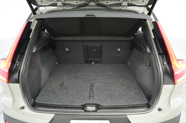 2023 Volvo XC40 Recharge — photo 6 of 22