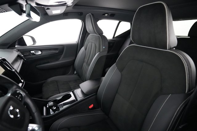 2023 Volvo XC40 Recharge — photo 3 of 23