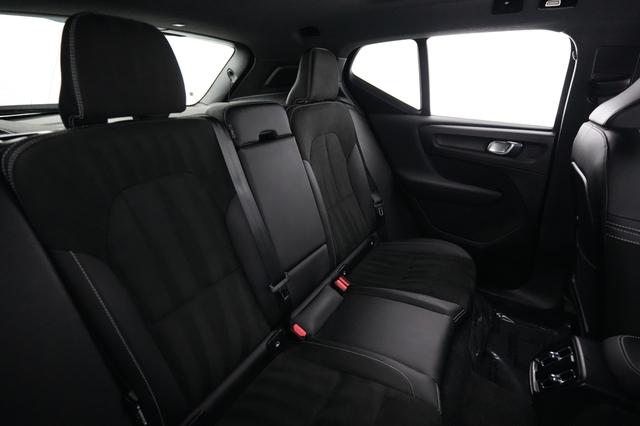 2023 Volvo XC40 Recharge — photo 4 of 23