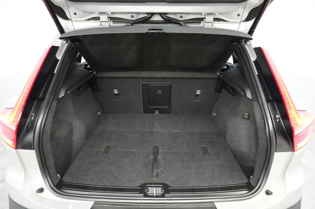 2023 Volvo XC40 Recharge — photo 6 of 23