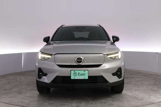 2023 Volvo XC40 Recharge — photo 9 of 23
