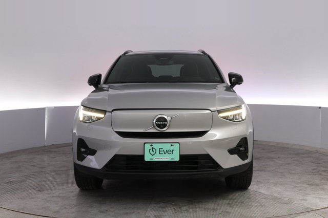 2023 Volvo XC40 Recharge — photo 9 of 23