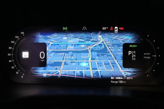 2023 Volvo XC40 Recharge — photo 5 of 23