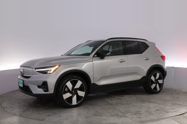2023 Volvo XC40 Recharge — photo 14 of 23