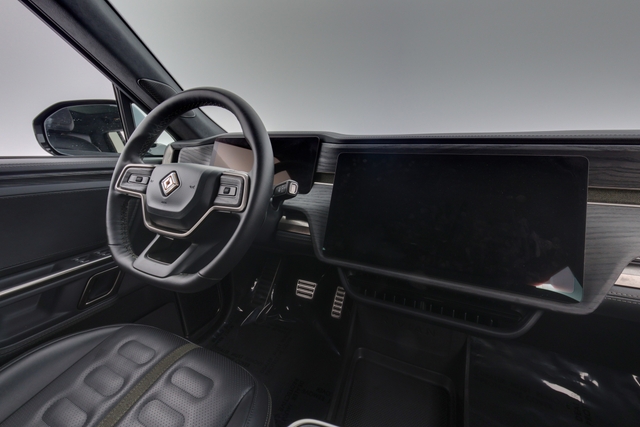 2024 Rivian R1S