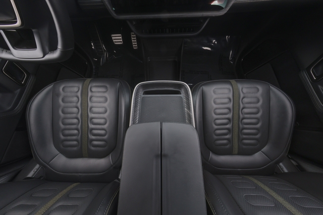 2024 Rivian R1S