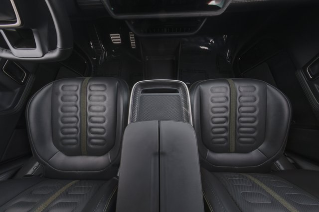 2024 Rivian R1S — photo 24 of 27