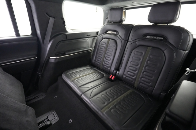 2024 Rivian R1S