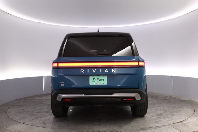 2024 Rivian R1S