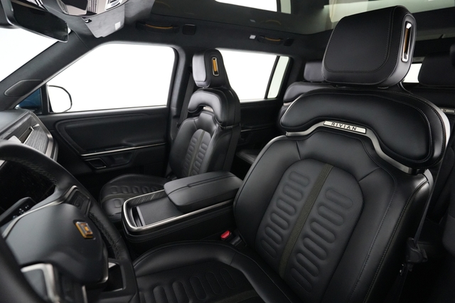 2024 Rivian R1S